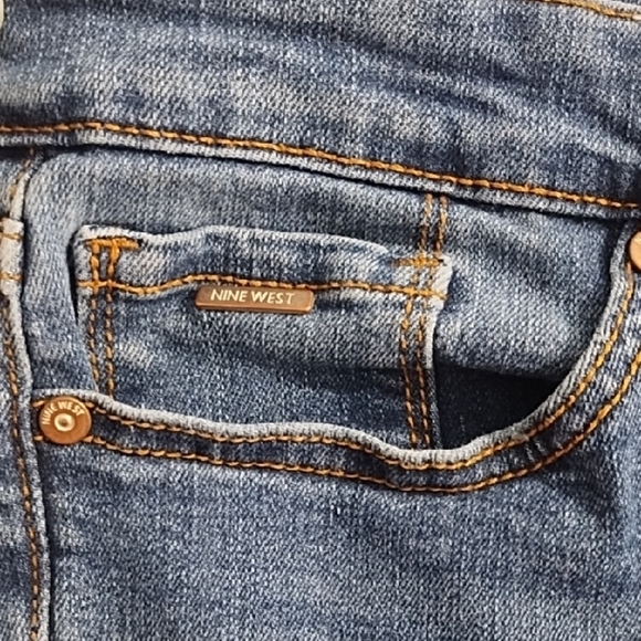 Nine West Blue Relaxed Cropped Stretch Denim Jeans - Picture 3 of 14